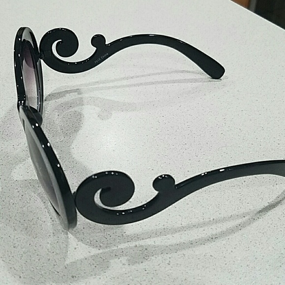 sunglass - Picture 2 of 4